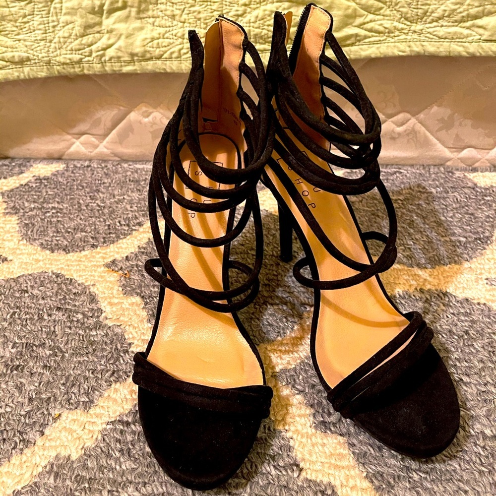 Shushop Strappy black heels zipper closure